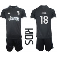 Billiga Juventus Moise Kean #18 Barnkläder Tredje fotbollskläder till baby 2023-24 Kortärmad (+ Korta byxor)